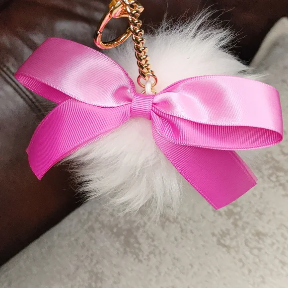 UGG HOLIDAY KEY CHAIN - Picture 7 of 9